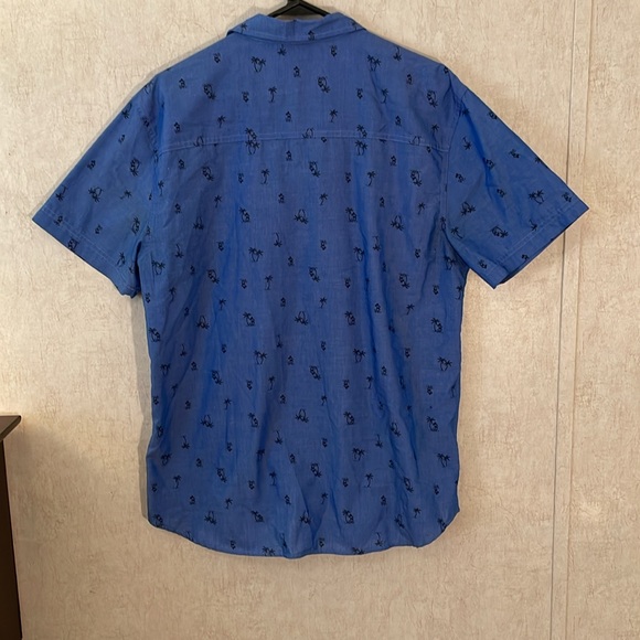 ** Men’s size large Disney short sleeve button up dress shirt Mickey Mouse ** - Picture 5 of 7